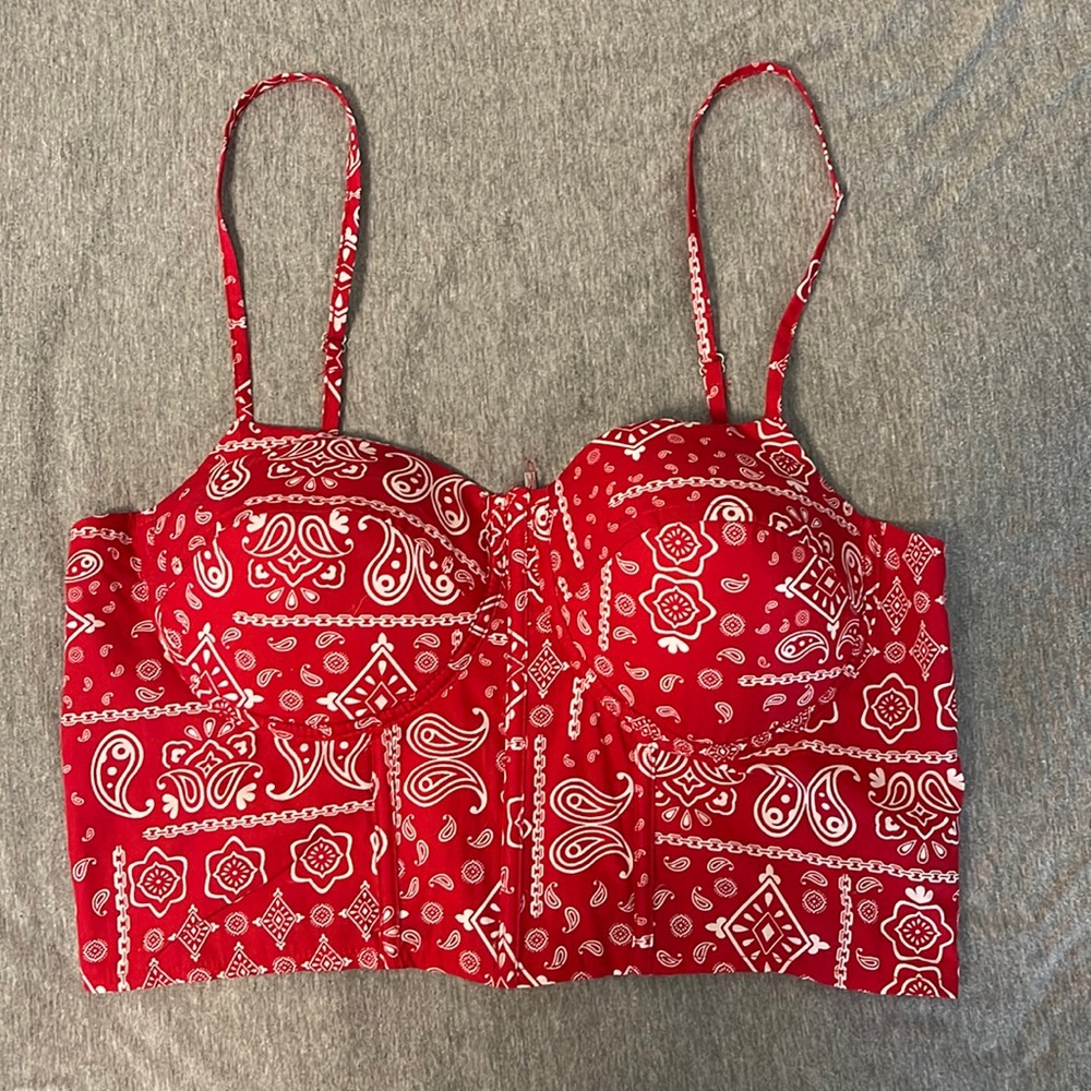 XL, it’s doesn’t stretch, corset type style